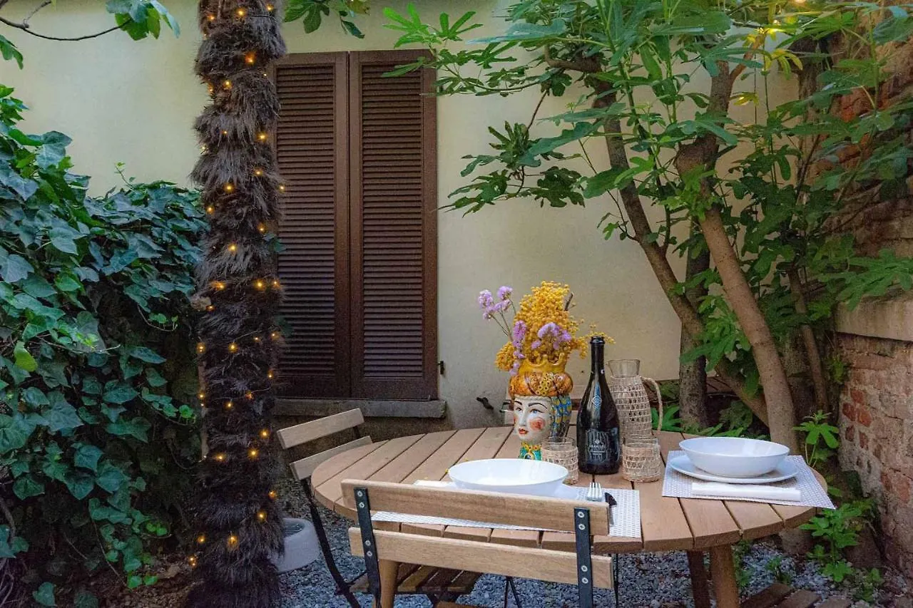 Secret Garden In The Heart Of Isola Apartment Milan